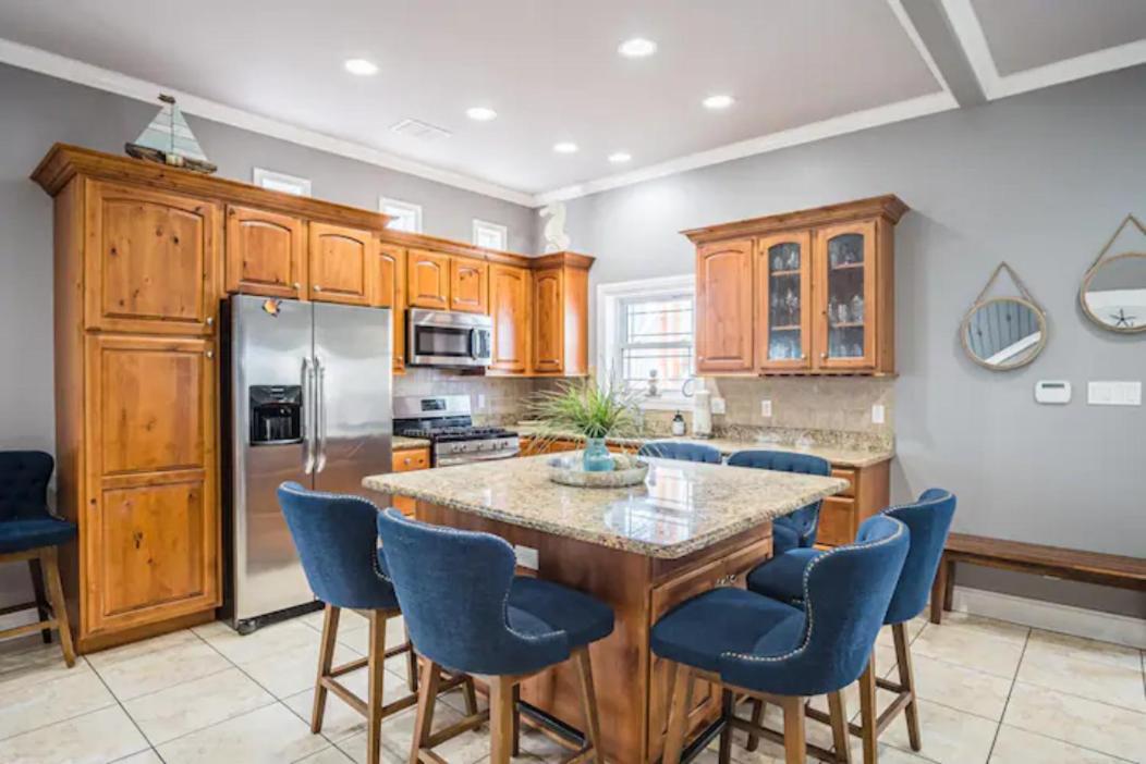 7 Bedroom Home Steps To The Beach With 4 Patios And Pool! Sleeps 20 Port Aransas Zewnętrze zdjęcie