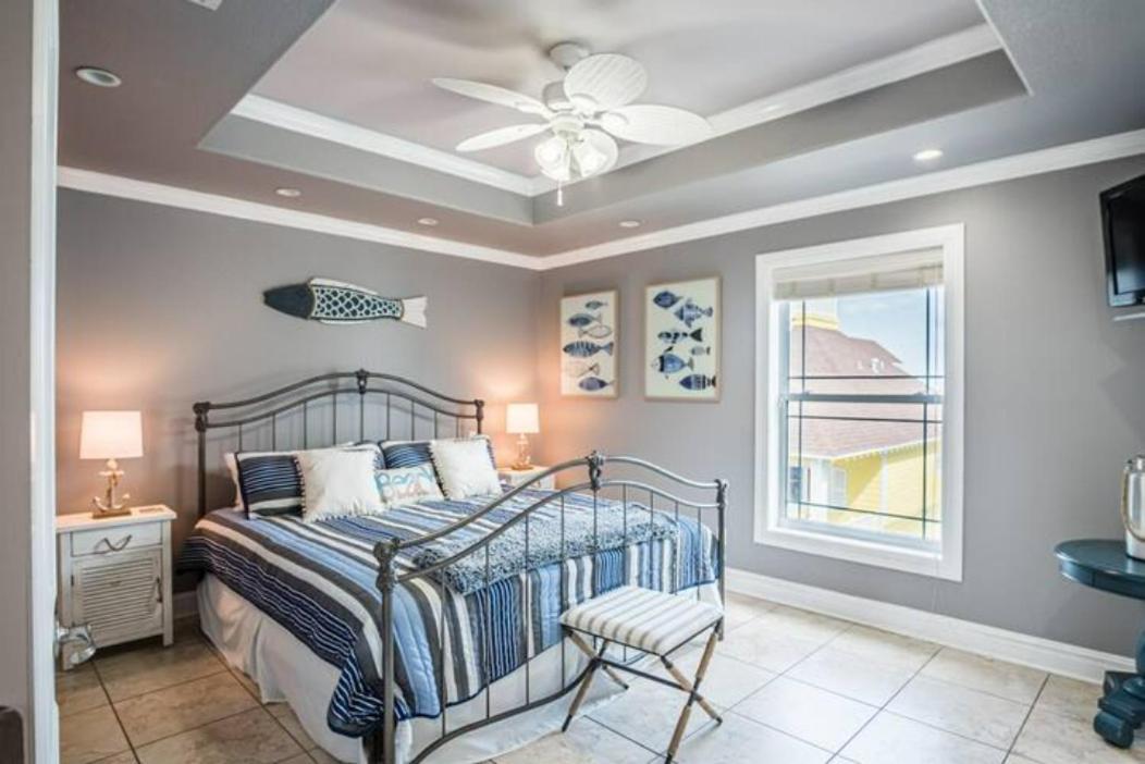 7 Bedroom Home Steps To The Beach With 4 Patios And Pool! Sleeps 20 Port Aransas Zewnętrze zdjęcie