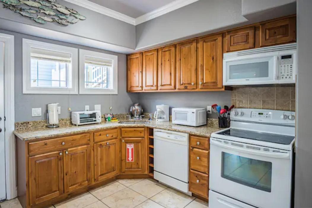 7 Bedroom Home Steps To The Beach With 4 Patios And Pool! Sleeps 20 Port Aransas Zewnętrze zdjęcie