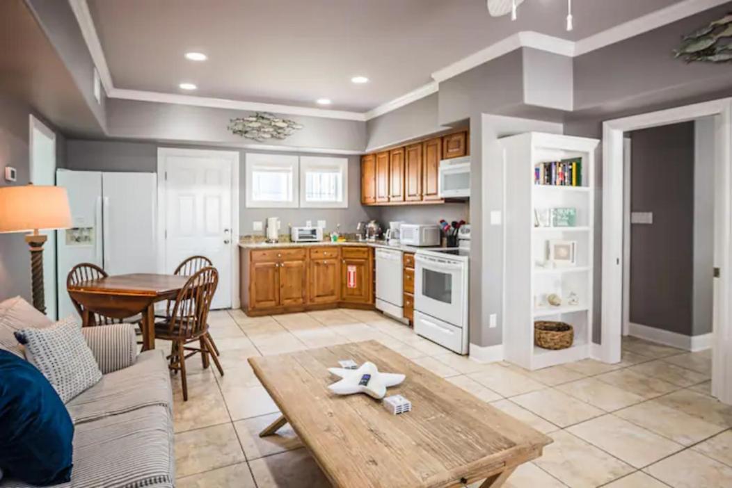 7 Bedroom Home Steps To The Beach With 4 Patios And Pool! Sleeps 20 Port Aransas Zewnętrze zdjęcie