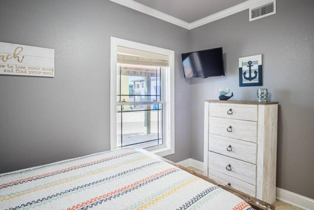 7 Bedroom Home Steps To The Beach With 4 Patios And Pool! Sleeps 20 Port Aransas Zewnętrze zdjęcie