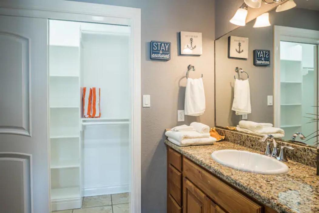 7 Bedroom Home Steps To The Beach With 4 Patios And Pool! Sleeps 20 Port Aransas Zewnętrze zdjęcie