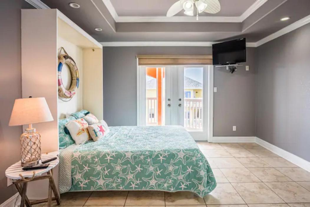 7 Bedroom Home Steps To The Beach With 4 Patios And Pool! Sleeps 20 Port Aransas Zewnętrze zdjęcie